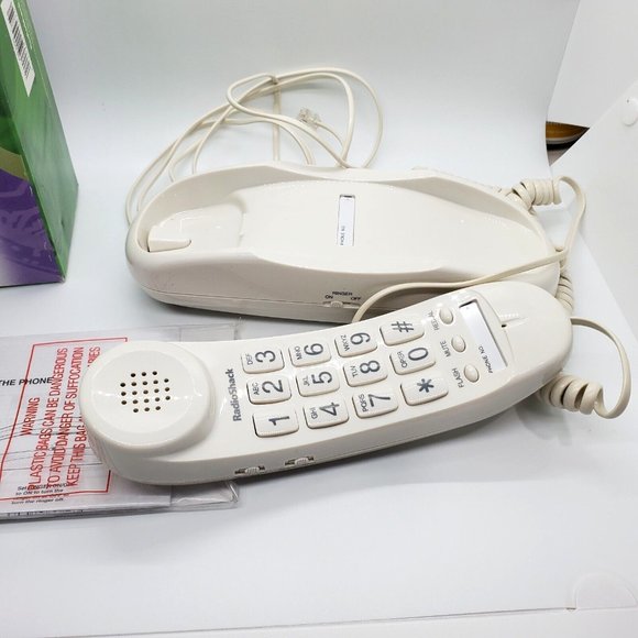 RadioShack Big Button Trim Phone, Corded Desk White Large Buttons Easy to See - Picture 7 of 7